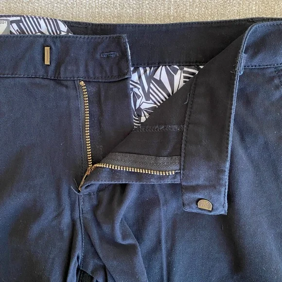 Women’s Volcom Shorts - Picture 7 of 7